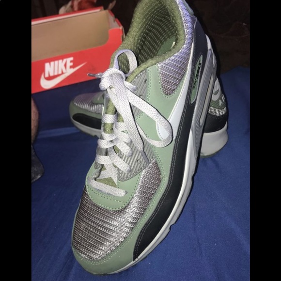 NIKE (WILL TAKE BEST OFFER) AIRMAX 90 - Picture 2 of 6
